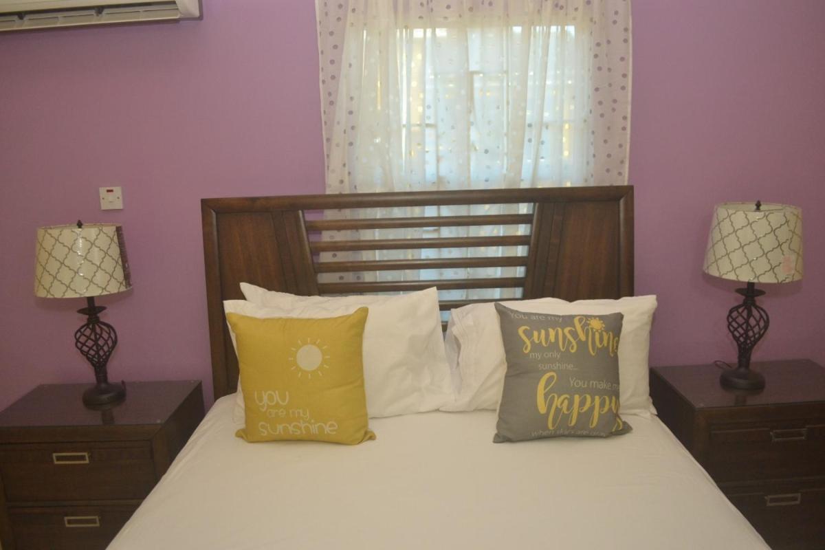 The Royal Escape Home - Housity