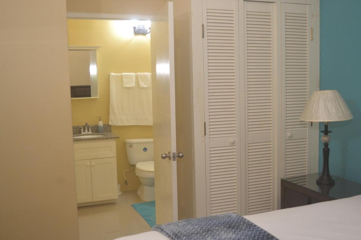 The Royal Escape Home - Housity