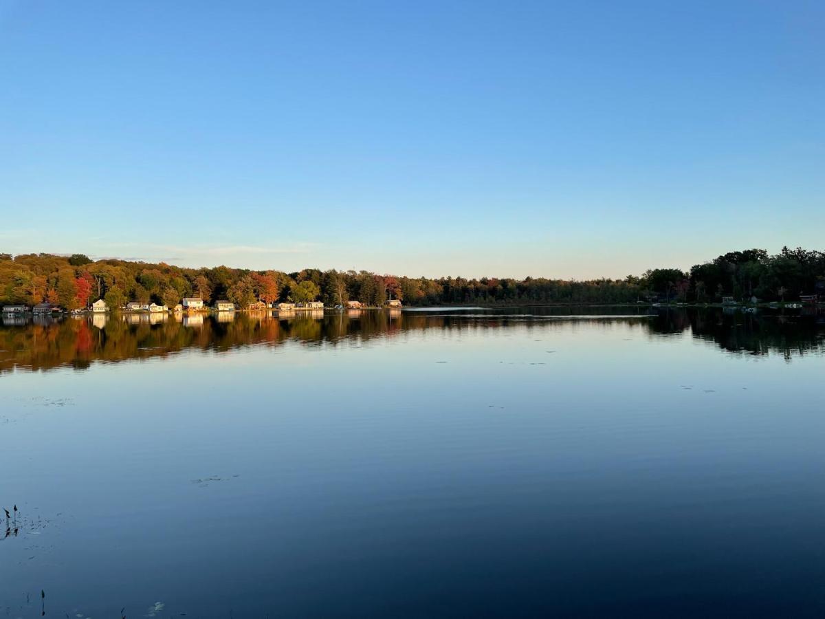Lakeside Reflections - Housity
