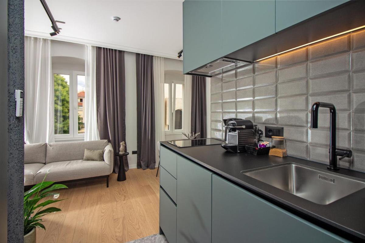 Suitetrails - MAROEN Lux Studio and Apartment Old Town