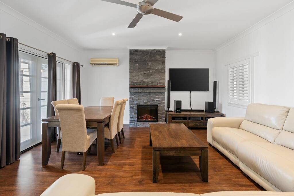 Hamptons Home by the Bay - Housity