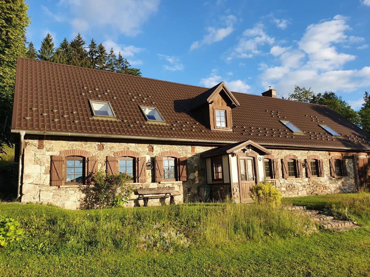 Dom Czarnów 6 - Housity