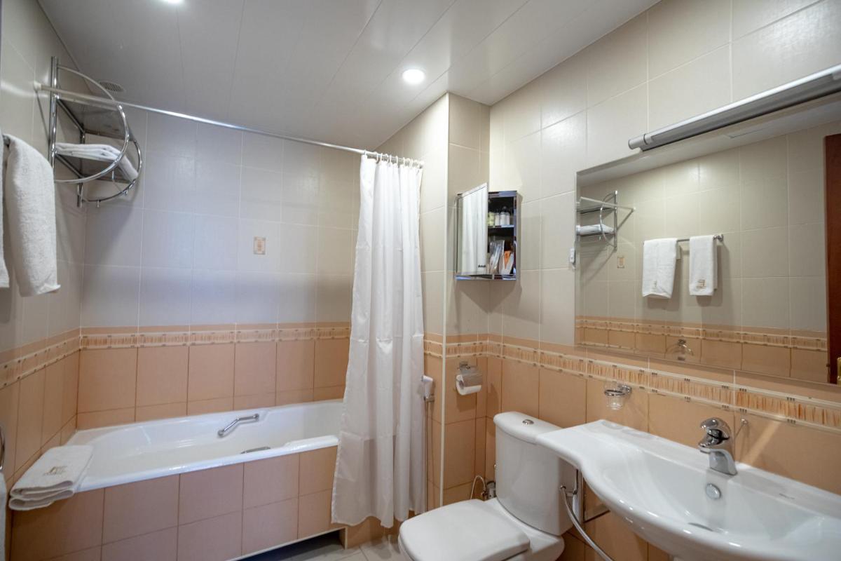 Latar Hotel Yerevan - Housity