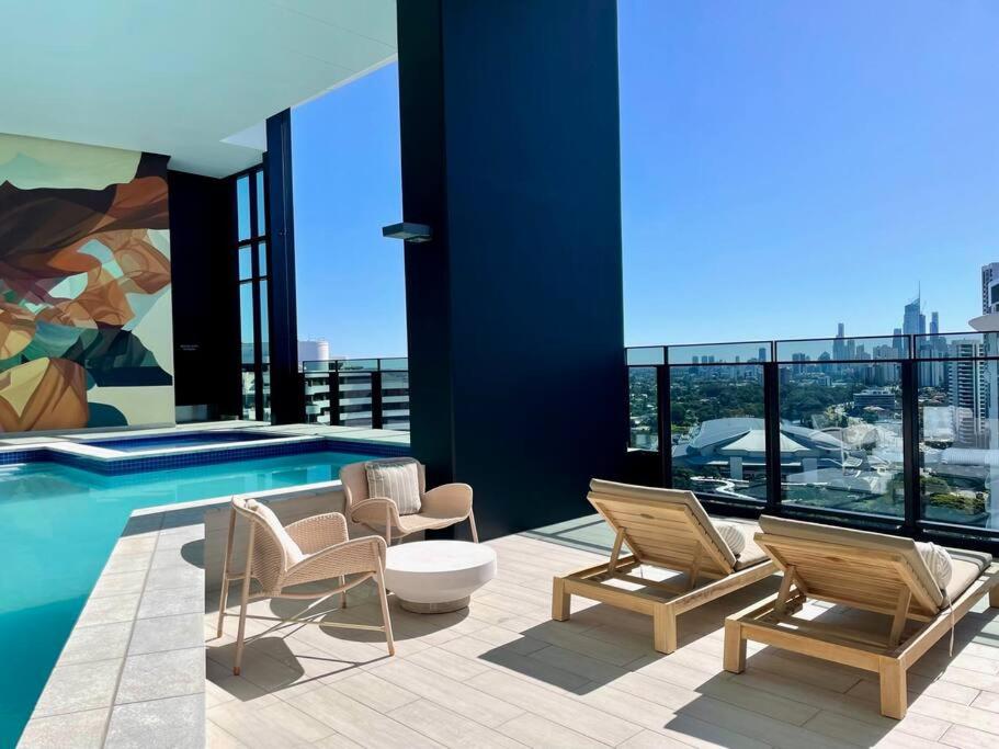 Stunning Oceanview 2BR in the heart of Broadbeach 44f - Housity