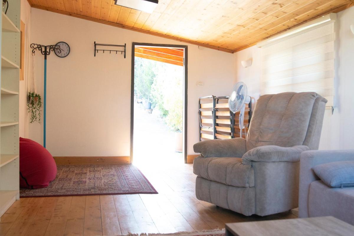 Quiet, relaxing Jerusalem mountains cozy house - Housity