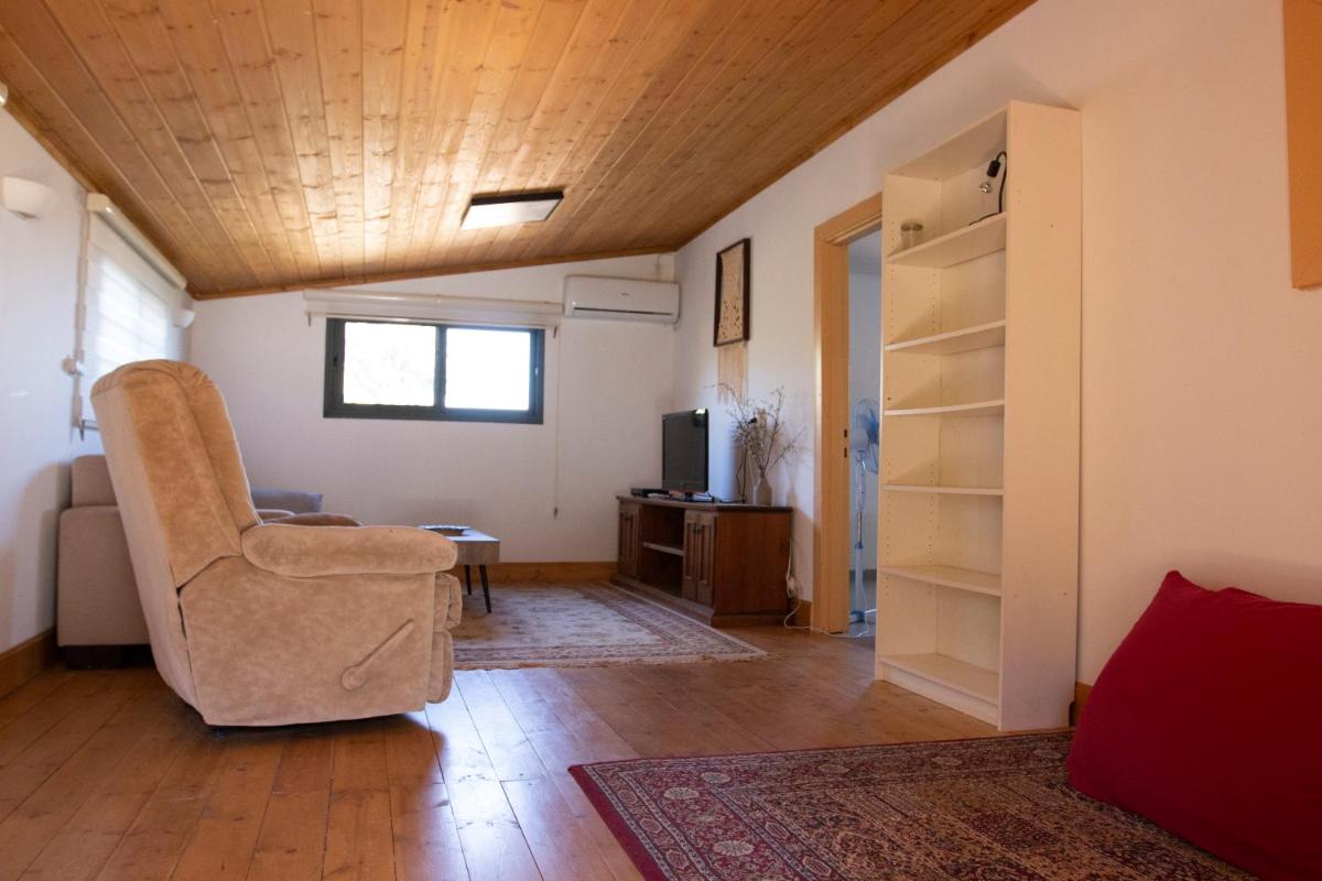 Quiet, relaxing Jerusalem mountains cozy house - Housity