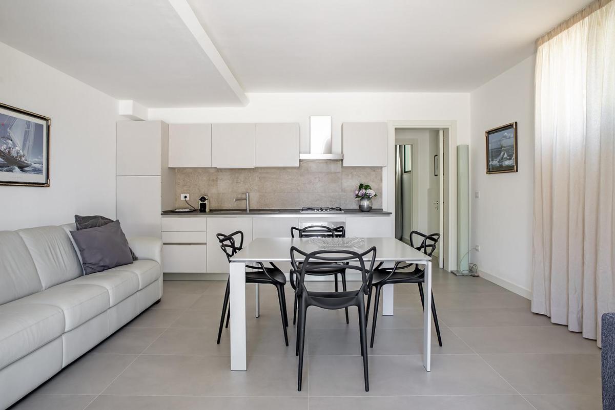 Suitetrails - Floridia Apartments with garden