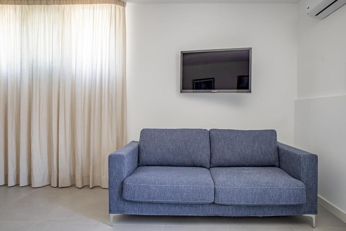 Suitetrails - Floridia Apartments with garden