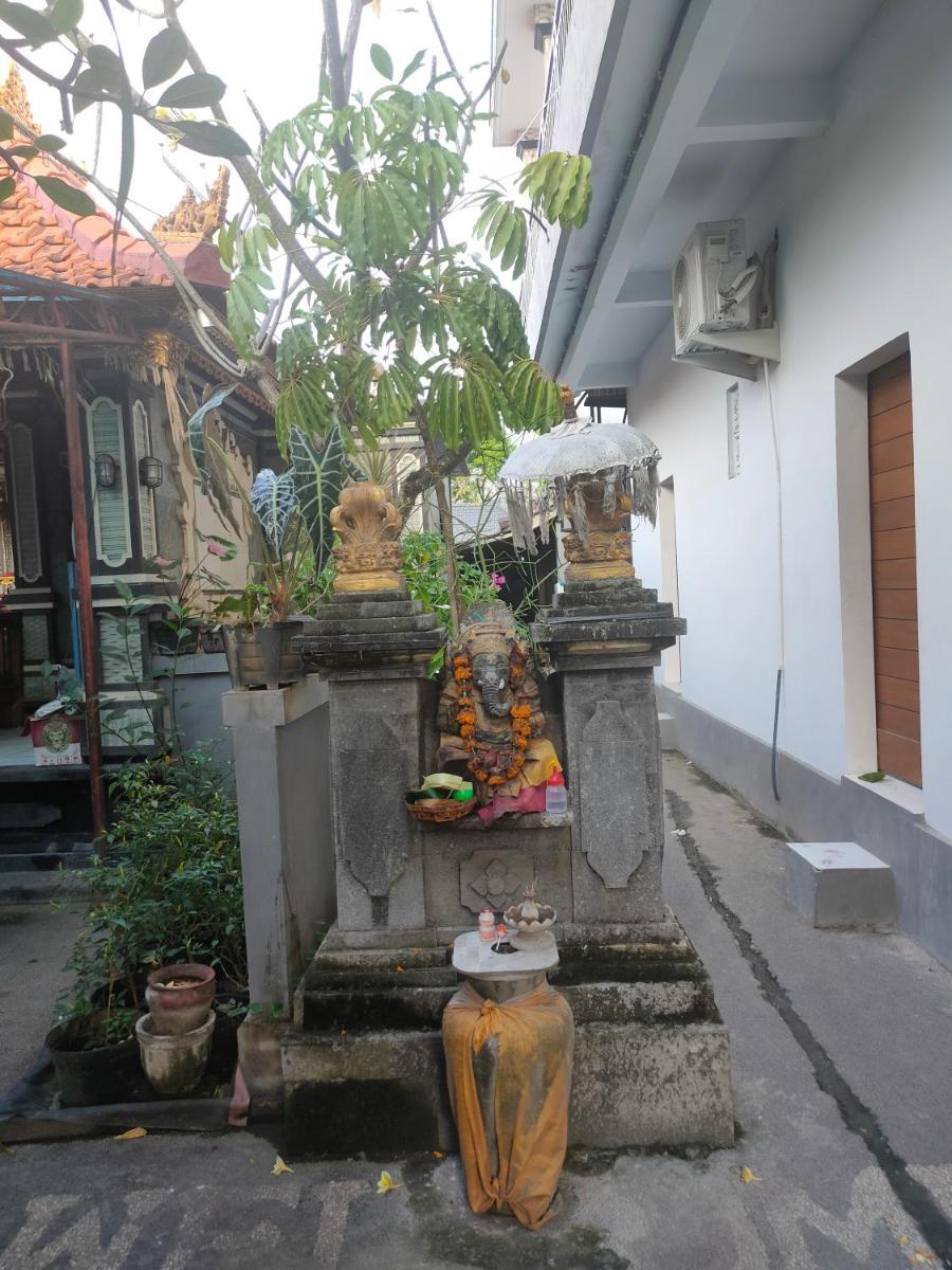 Roy Guest House - Housity