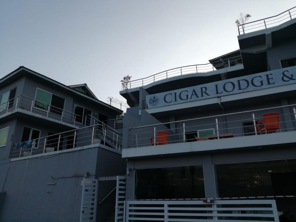 Cigar lodges & cafe - Housity
