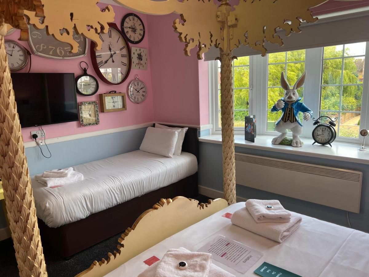 Hatters Hotel - Housity