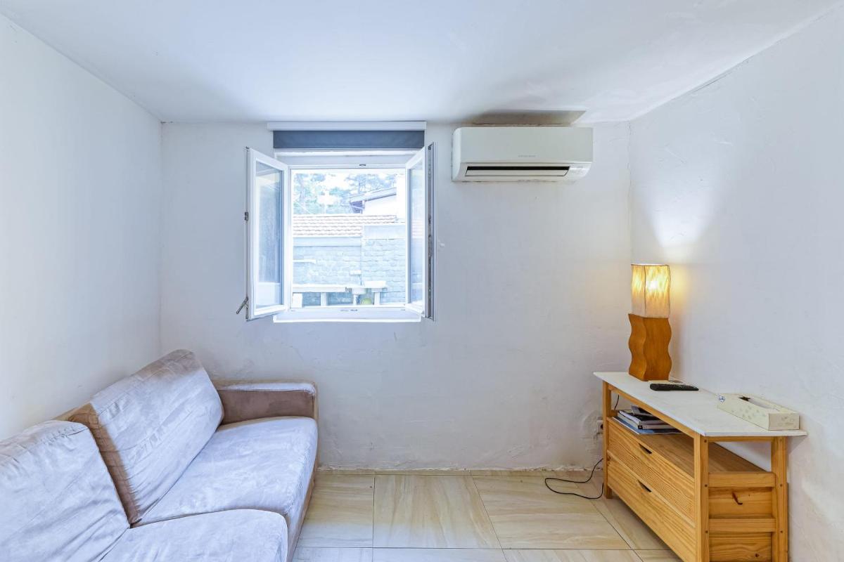 Le Doolie's Biarritz - Palawan - Housity