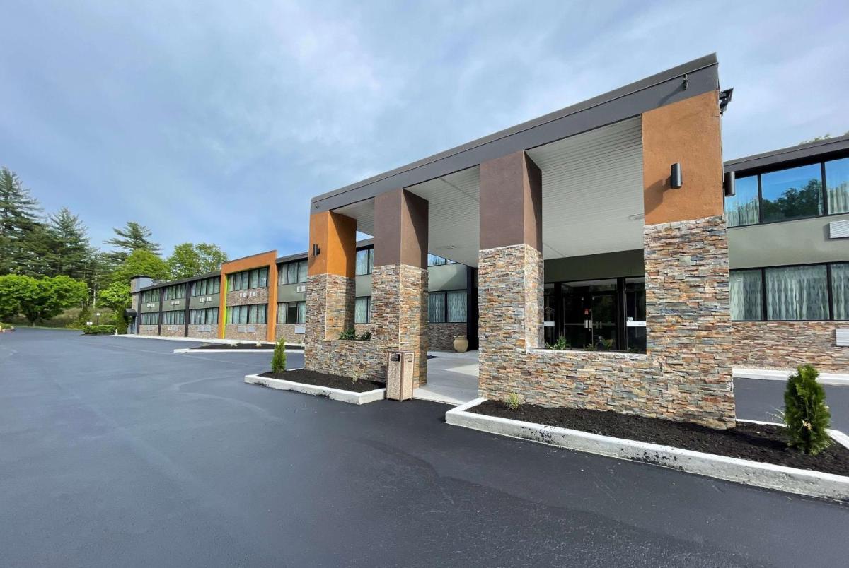 Wingate by Wyndham Lake George - Housity