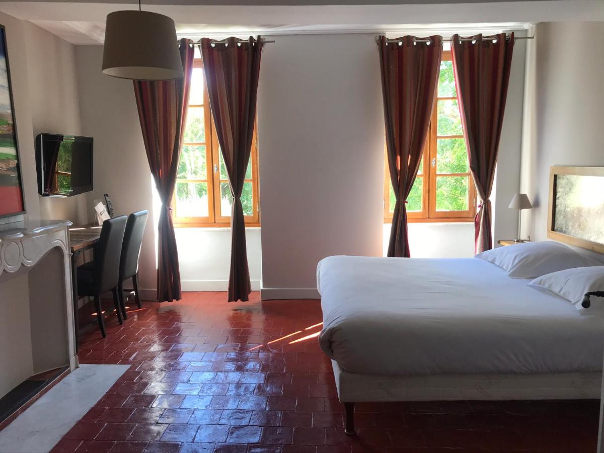 Un ou plusieurs lits dans un hébergement de l'établissement Logis Hôtel Château De Palaja