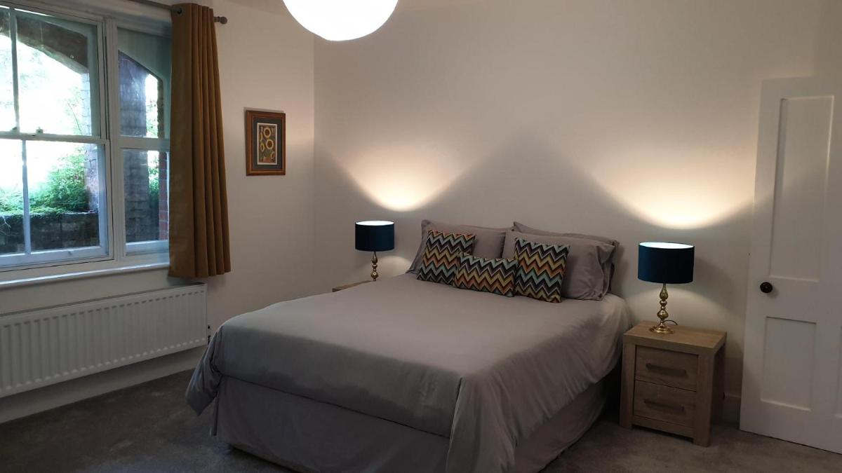 Beautiful Garden Apartment in Leafy St Leonards 5 Mins to Beach - Housity