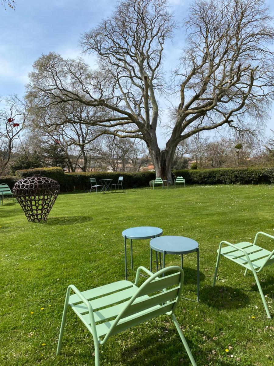 Jardin de l'établissement Logis Hôtel Château De Palaja