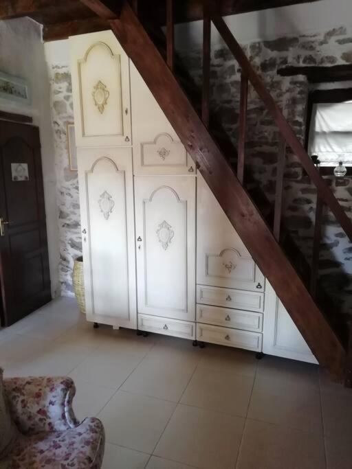 Dorotheas Stone house in the forest - Housity