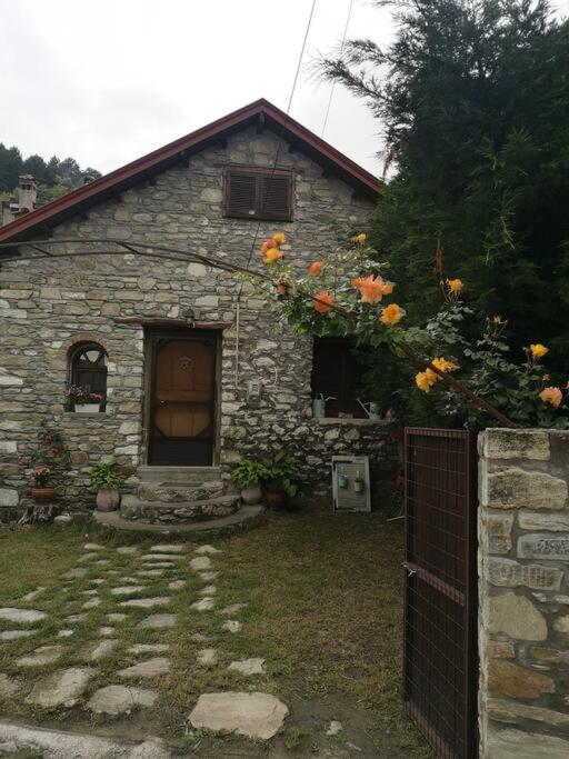 Dorotheas Stone house in the forest - Housity
