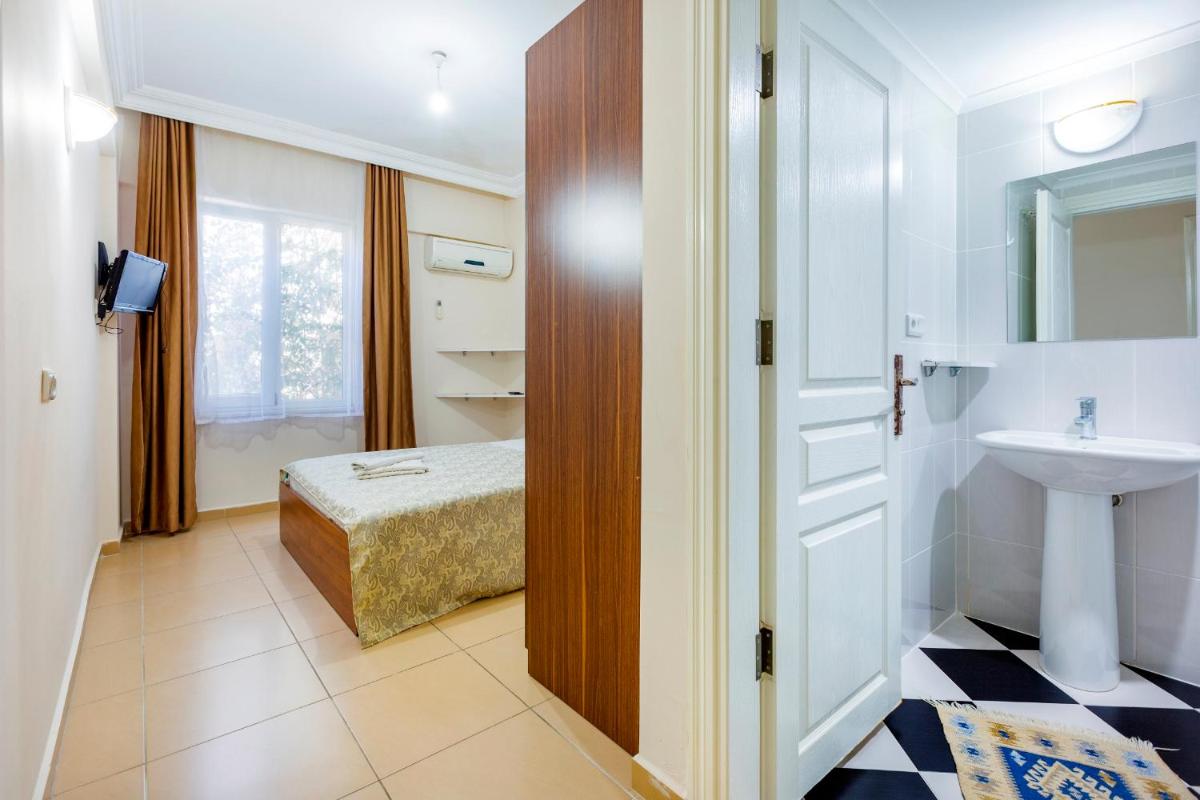 WEEKLY rent of 2+1 apartment 250 m from the sea and in center of all need/Alanyas - Housity
