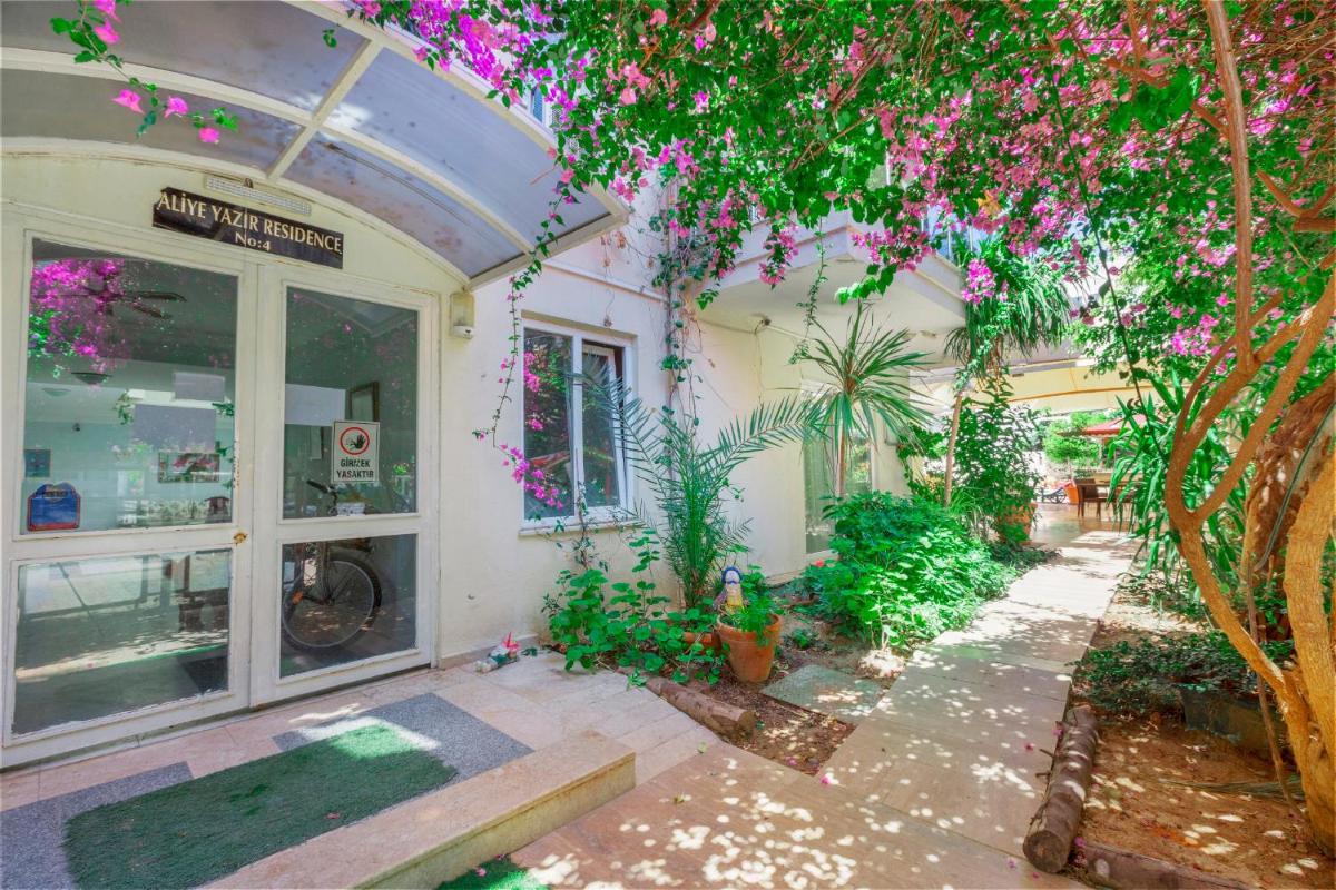 WEEKLY rent of 2+1 apartment 250 m from the sea and in center of all need/Alanyas - Housity