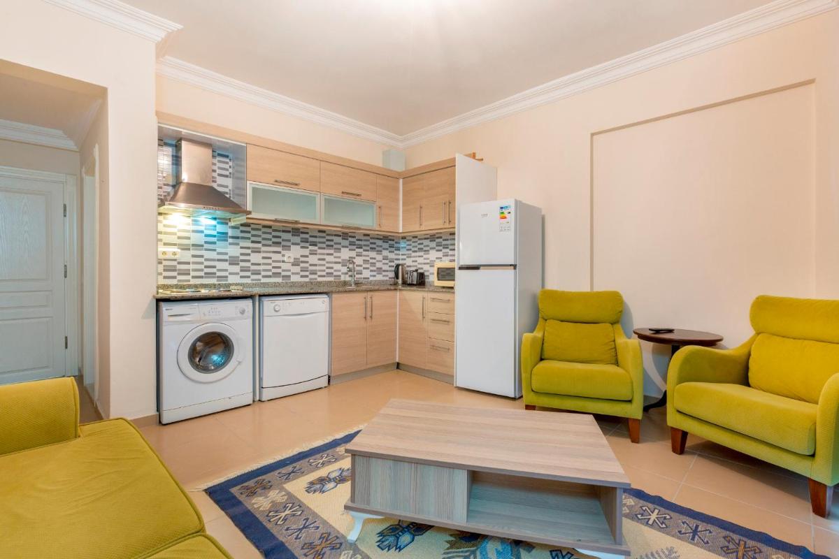 WEEKLY rent of 2+1 apartment 250 m from the sea and in center of all need/Alanyas - Housity