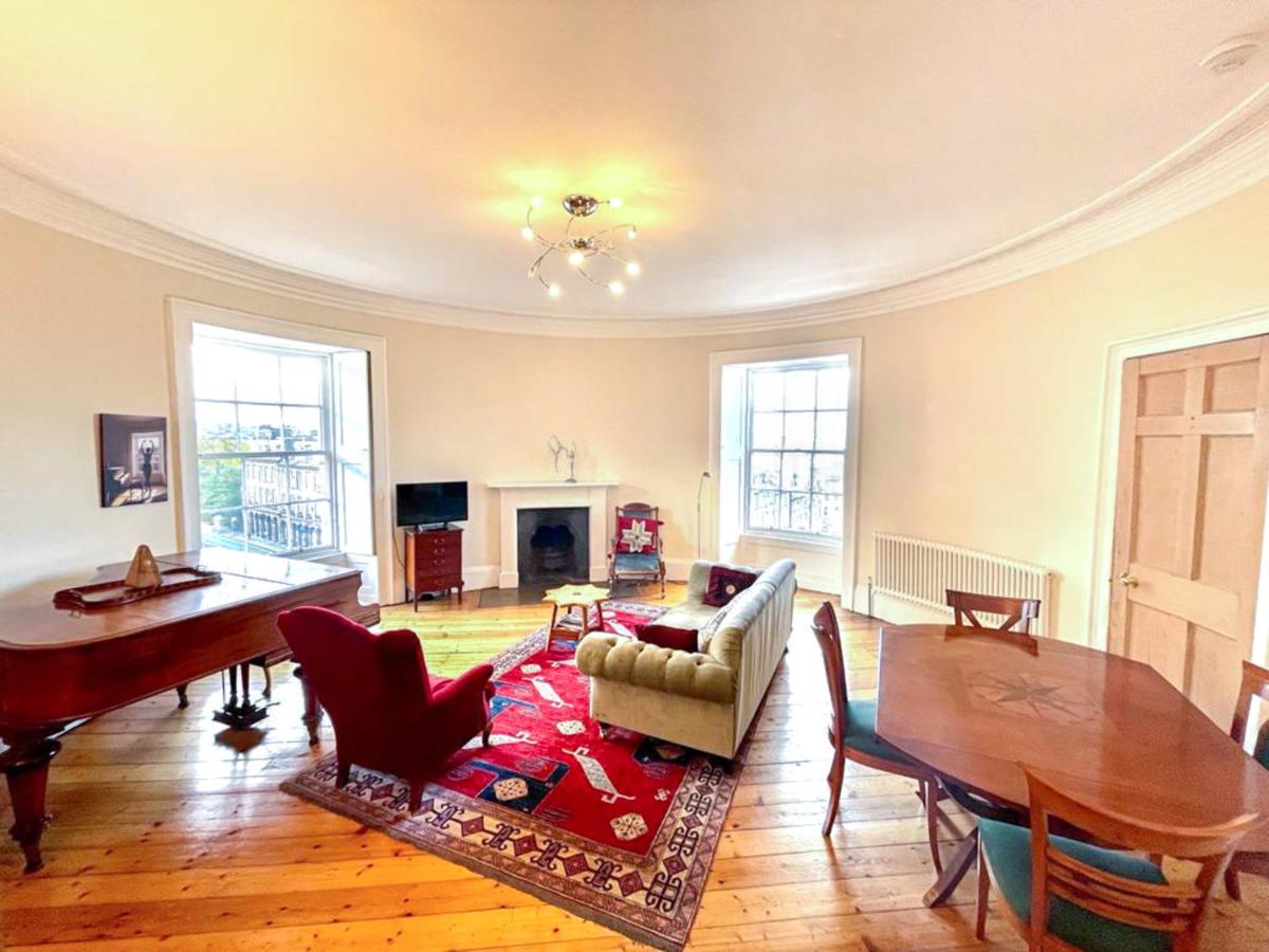 Incredible St Andrew's Sq - 2 bed in the sky - Housity