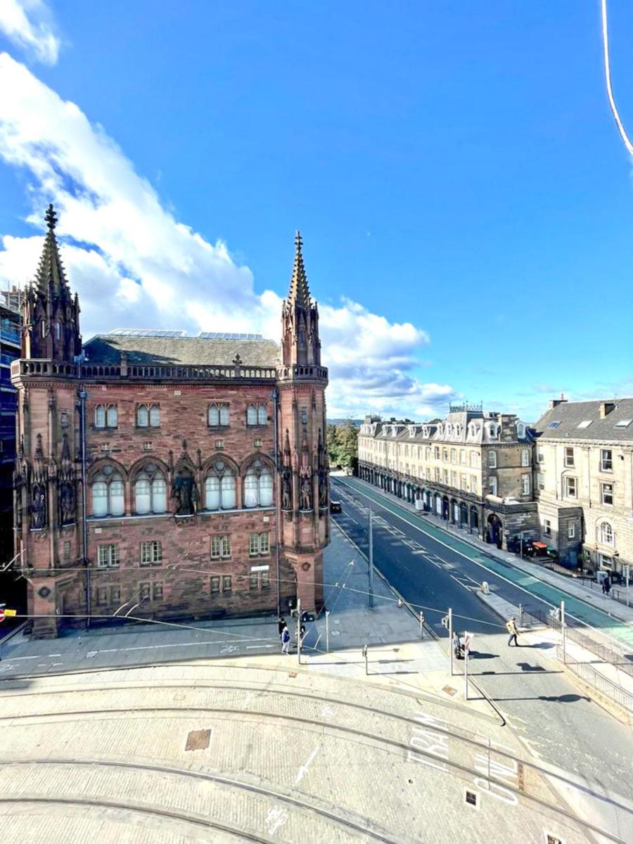 Incredible St Andrew's Sq - 2 bed in the sky - Housity