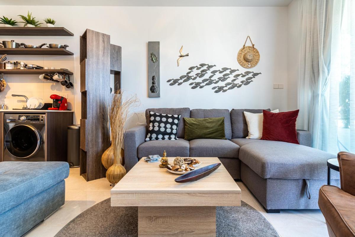 Lemon Tree 1-BR Apt in Livadia - Housity