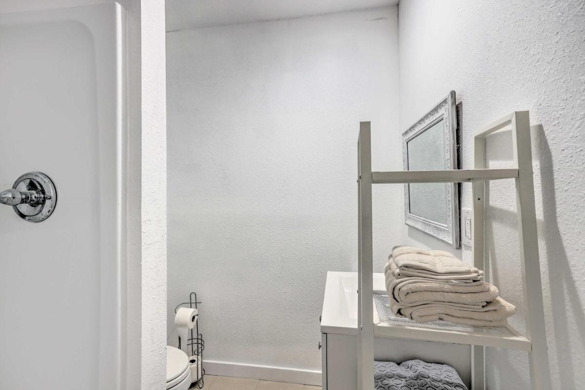 Cozy Lompoc Studio with Patio about 9 Mi to Beach - Housity
