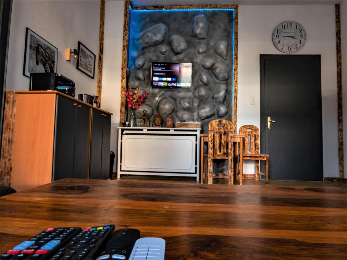 #213 LUX-Room - Zentrum Neuss - Nähe Düsseldorf Messe mit Netflix & Prime - Housity