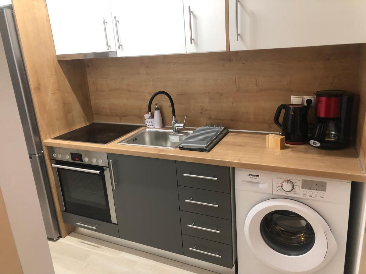 ROYAL RED SUITE NO 1, PIRAEUS PORT - Housity