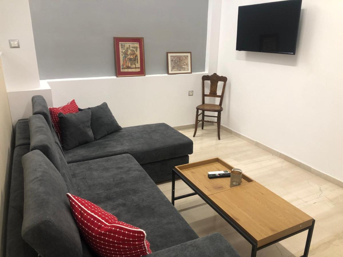 ROYAL RED SUITE NO 1, PIRAEUS PORT - Housity