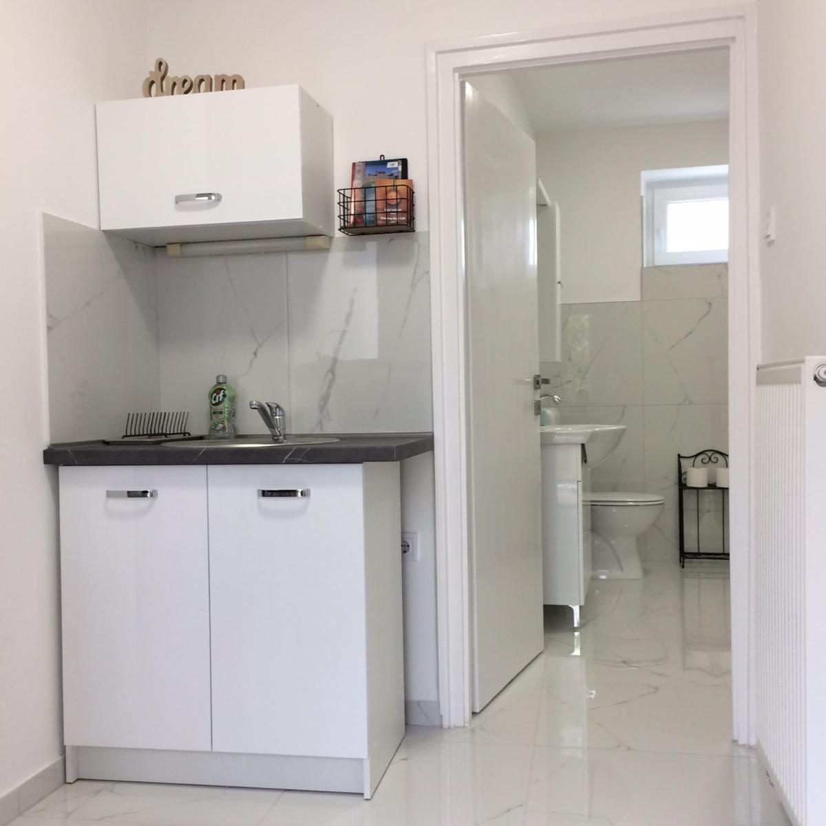 Déri Kert Apartmanház B - Housity
