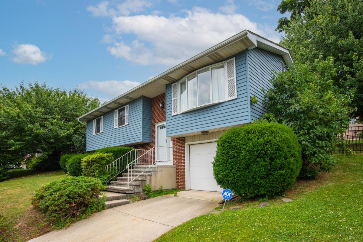 Modern Private Sterling House - Housity