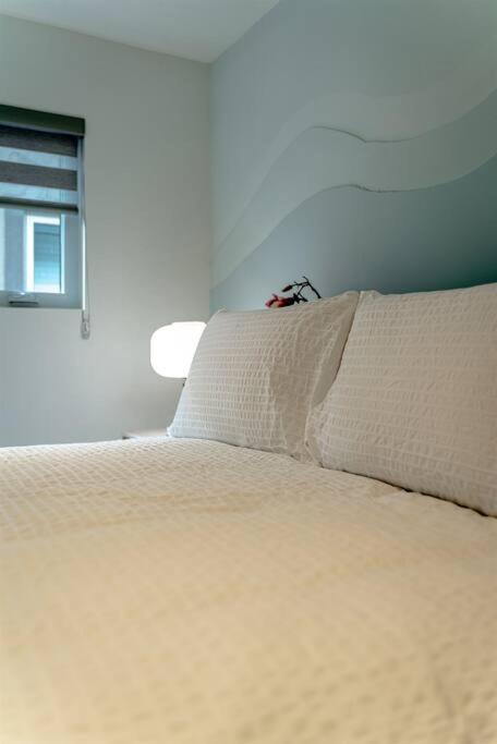 PhoNest Lake House... Simple Serenity - Housity