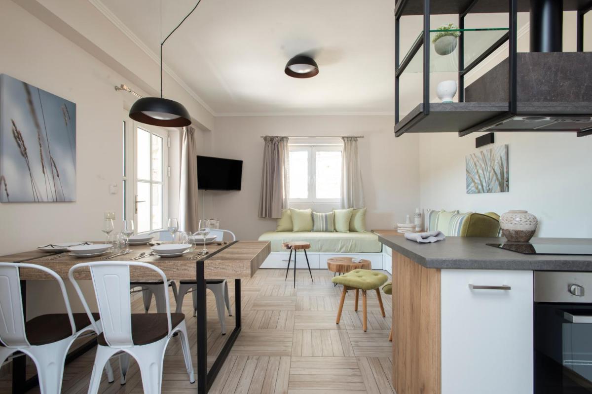 ALMA HILLS Gialova - Housity
