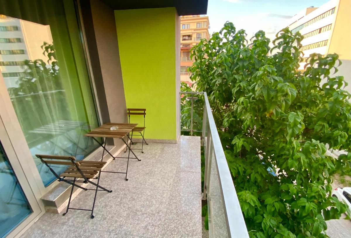 Cozy Apartment & Parking next to St Sophia Hospital - Housity