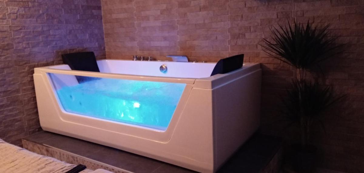 ESTUDIO Jacuzzi SOL De JEREZ - Housity