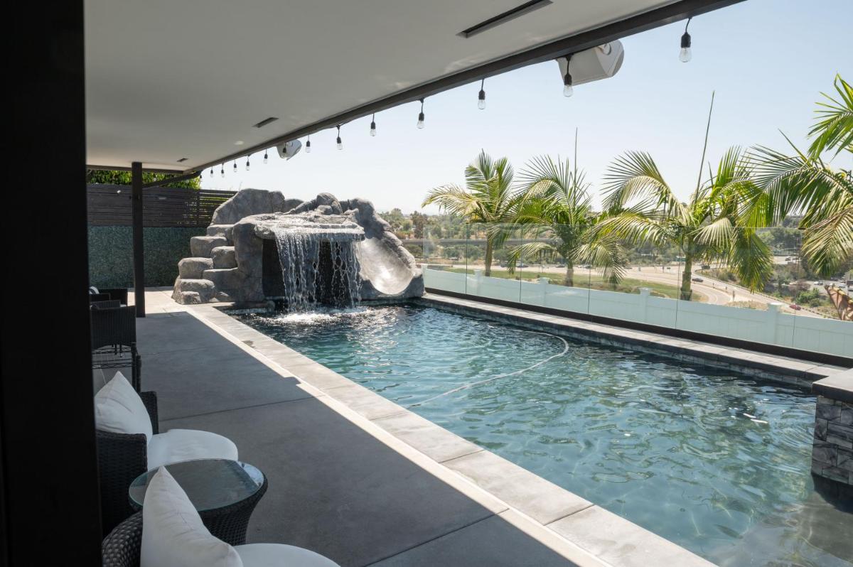 New Modern Luxury Estate - Pool, Slide, Grotto - Housity