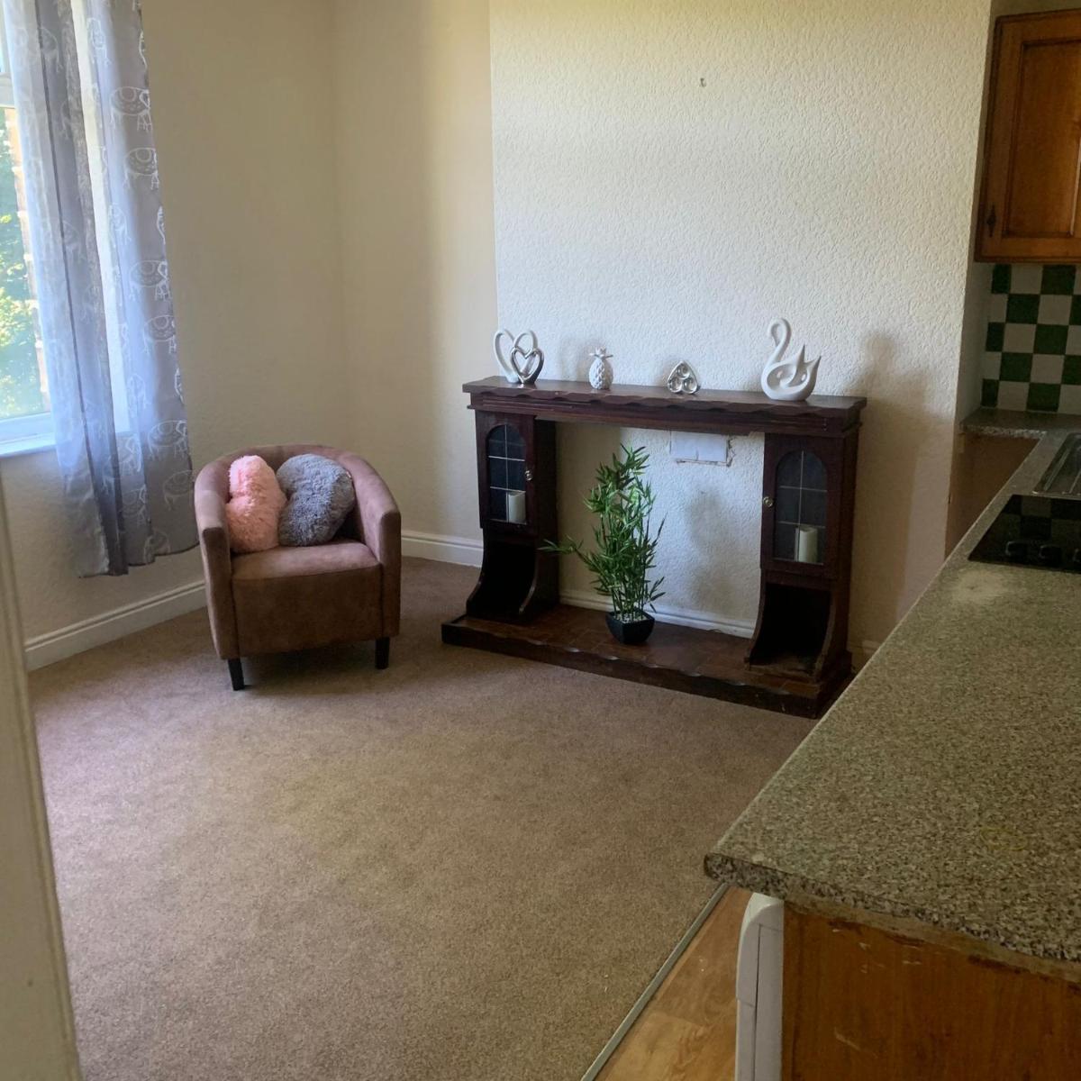 Delightful Cottage in Huddersfield town - Housity