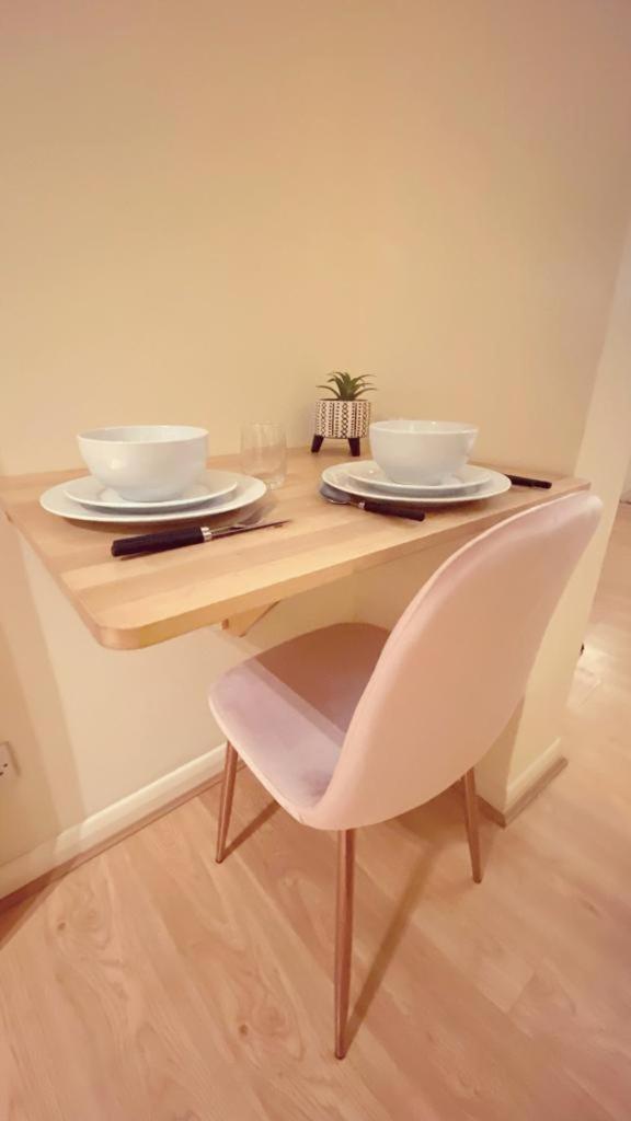Stylish and Inviting Studio Flat in Coveted Chelsea Location - Housity