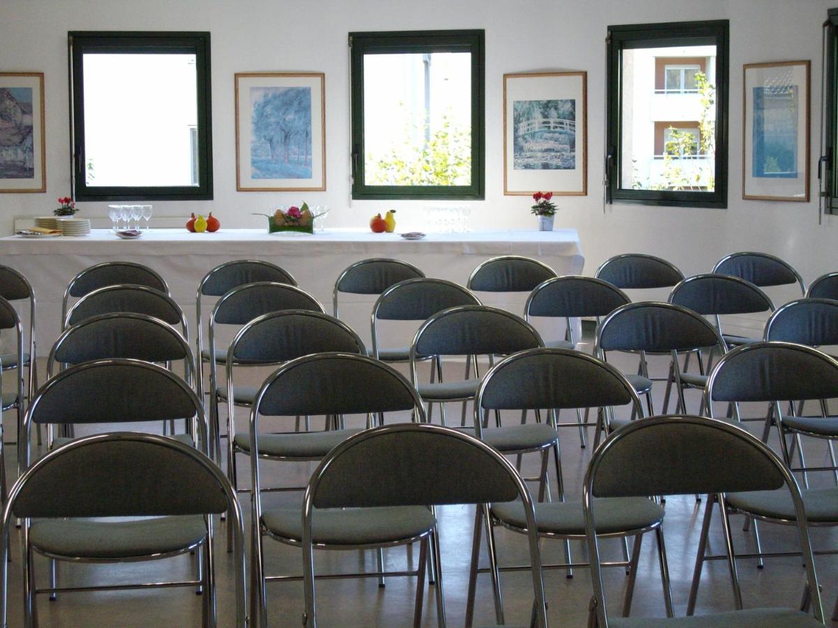 Espace de conférence ou salle de réunion dans l'établissement PoMo Hôtel & Restaurant