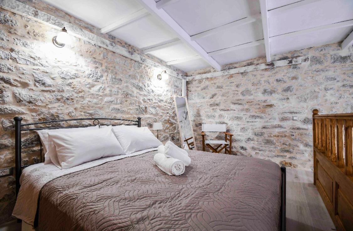 Suitetrails - Stone Living Stone apartment in Symi (Gialos)