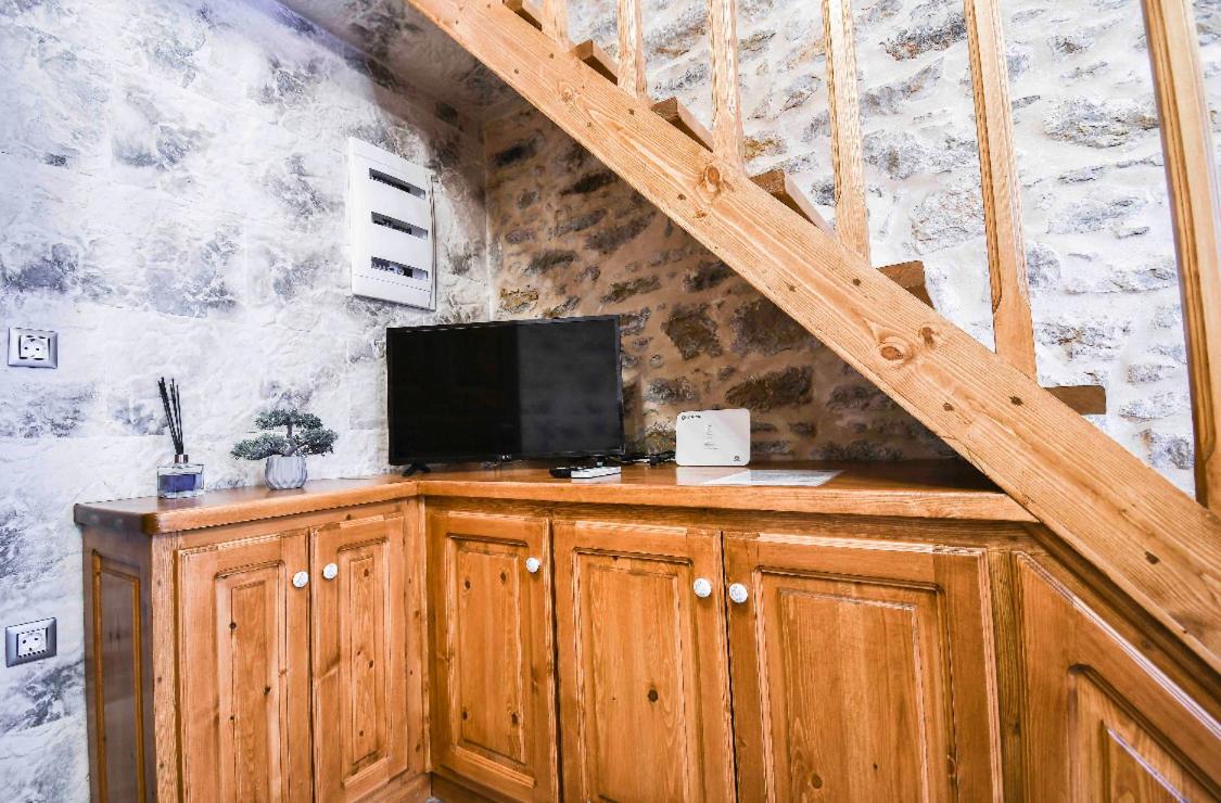 Suitetrails - Stone Living Stone apartment in Symi (Gialos)