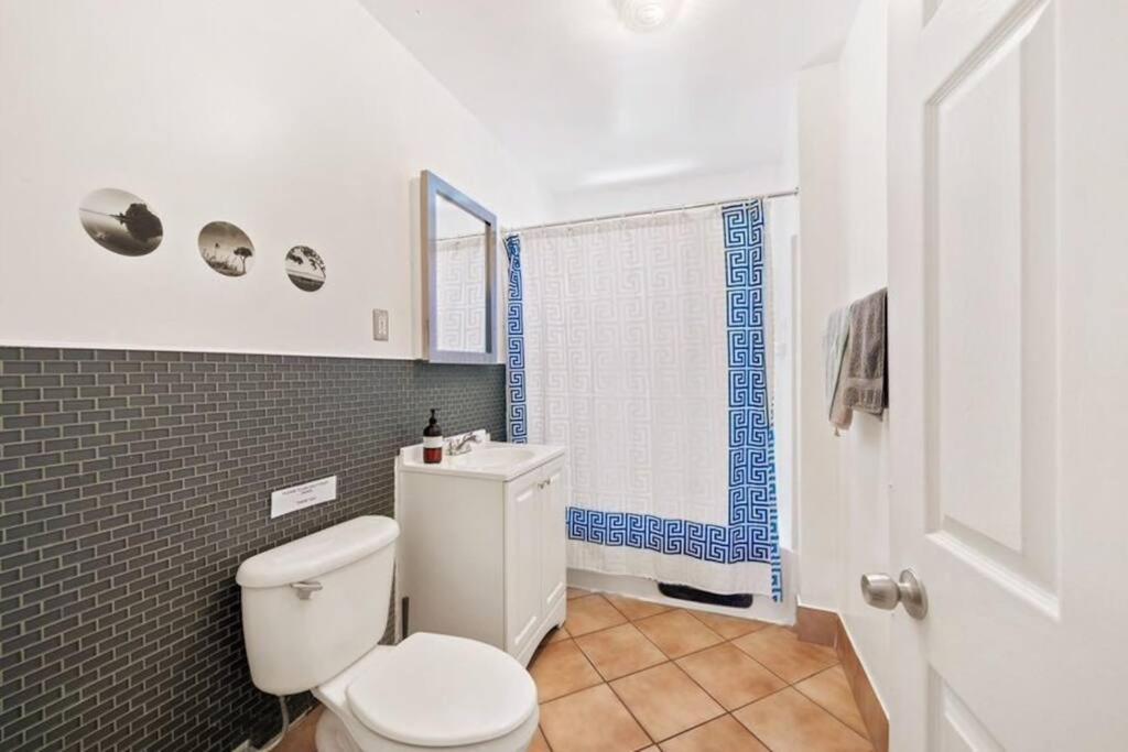 Briana's Bungalow by the sea! Downtown Lake Worth! - Housity