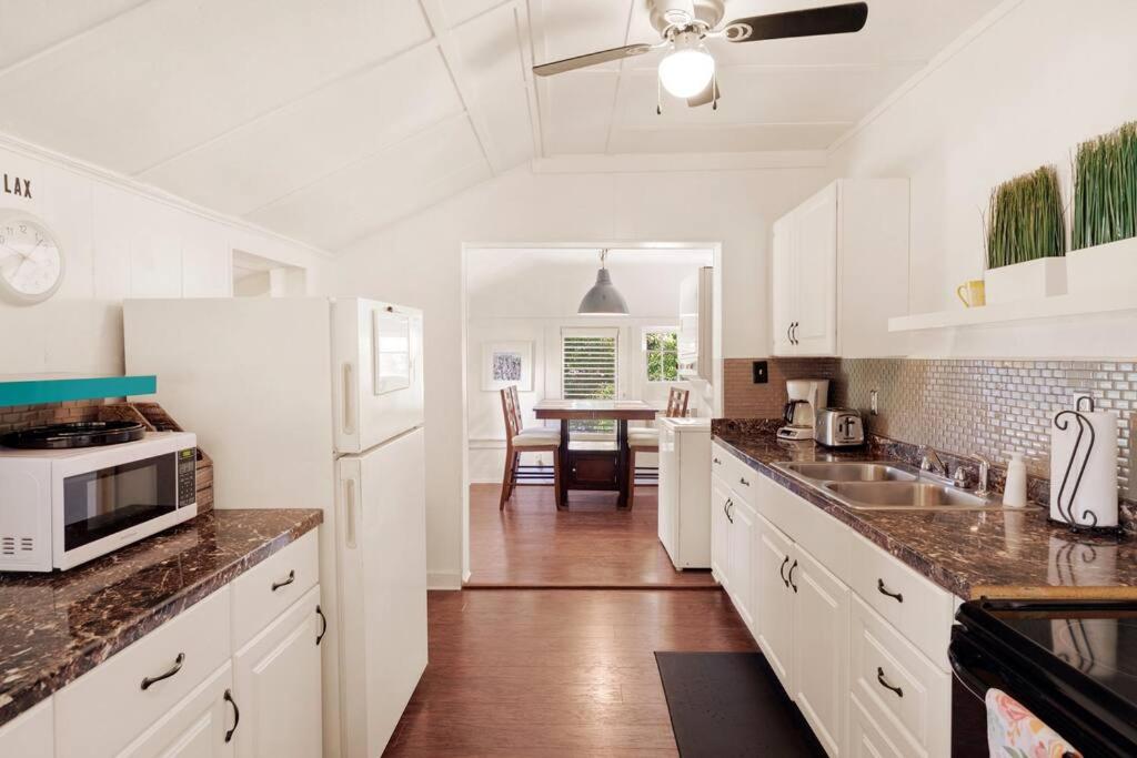 Briana's Bungalow by the sea! Downtown Lake Worth! - Housity