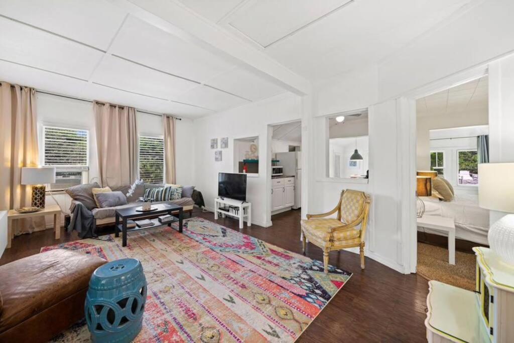 Briana's Bungalow by the sea! Downtown Lake Worth! - Housity
