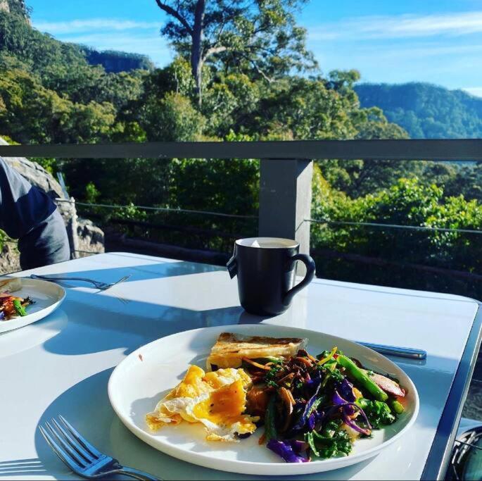 Off grid home on a private rainforest - Housity