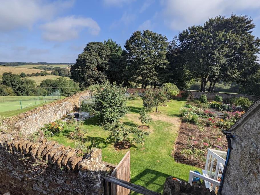Charming, thatched guest house in the Cotswolds - Housity