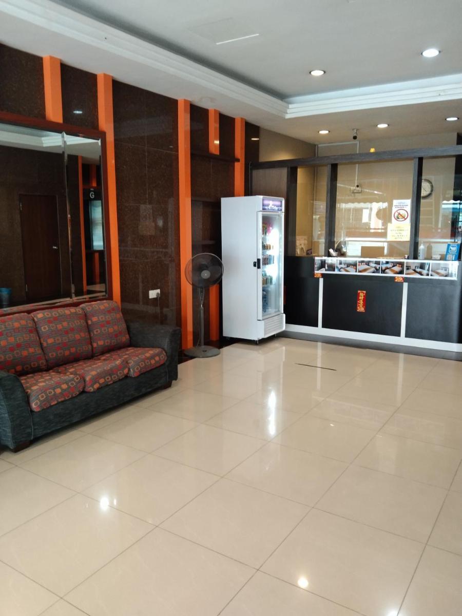 One World Hotel - Housity